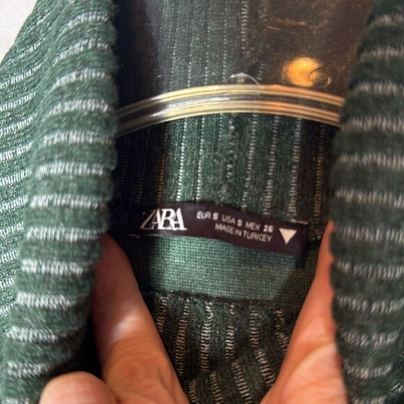 Zara Soft Green Turtleneck Sleeveless Sweater. Size Small. - Picture 5 of 7